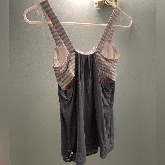 Lululemon back on track tank, size 4 - Picture 4 of 8